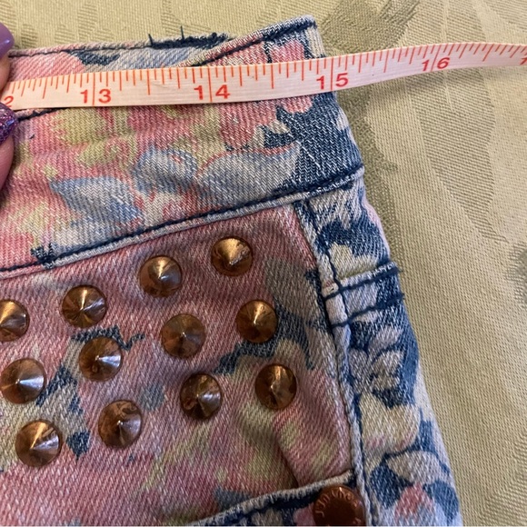 Tinseltown Denim Couture Distressed Floral Shorts Embellished Cooper Accent Sz 5 - Picture 10 of 15
